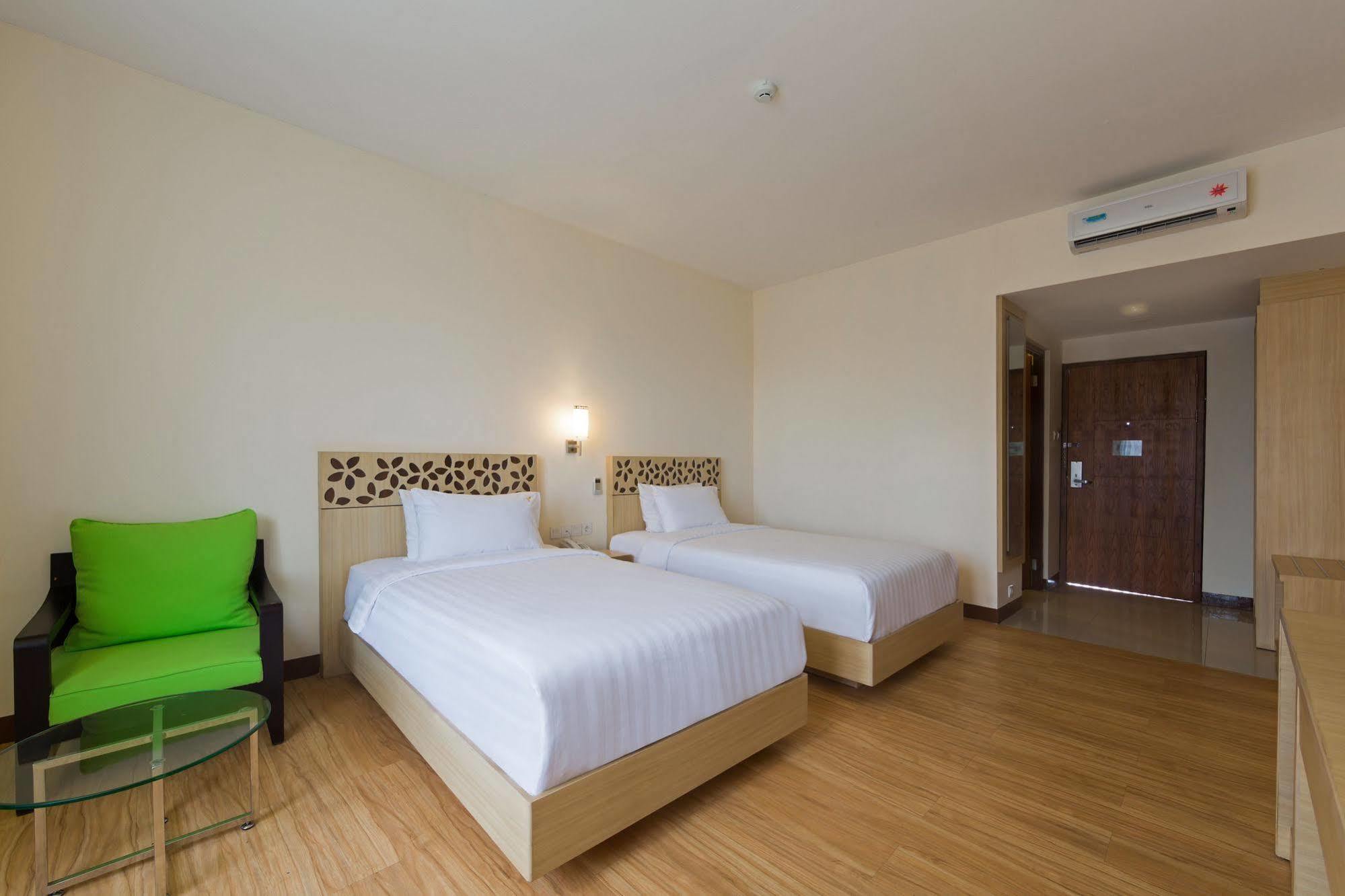 Vihan Suites Bali Kuta Lombok Exteriör bild