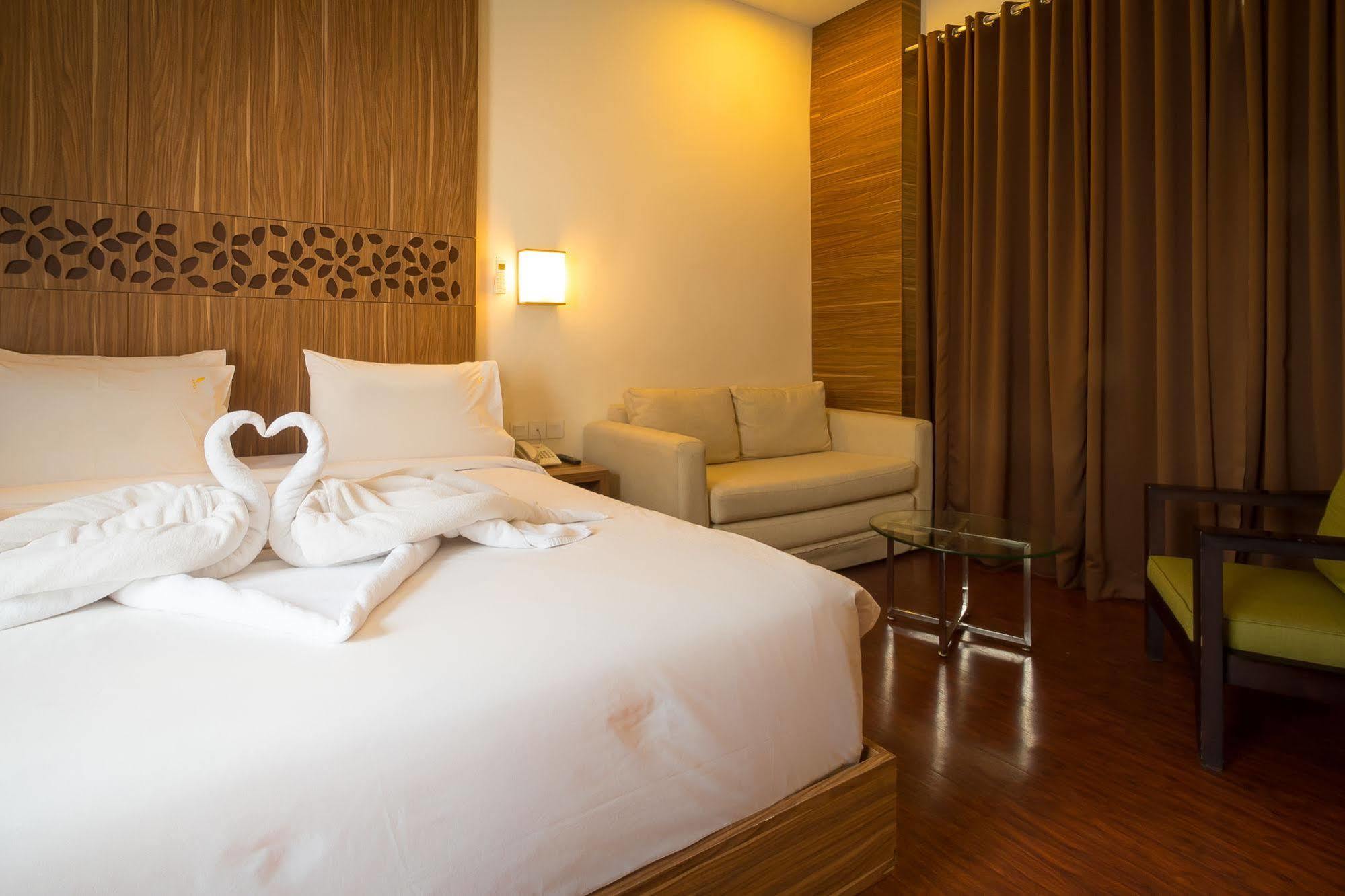 Vihan Suites Bali Kuta Lombok Exteriör bild